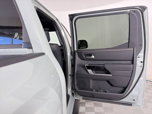 Used 2025 Toyota Tundra Limited image 28