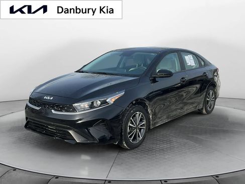 Used 2023 Kia Forte LXS image 3