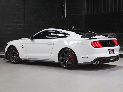 Used 2021 Ford Mustang Shelby GT500 w/ Carbon Fiber Track Pack RWD image 17