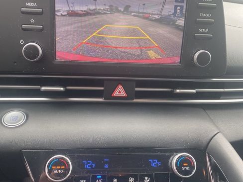 Used 2023 Hyundai Elantra Blue image 7