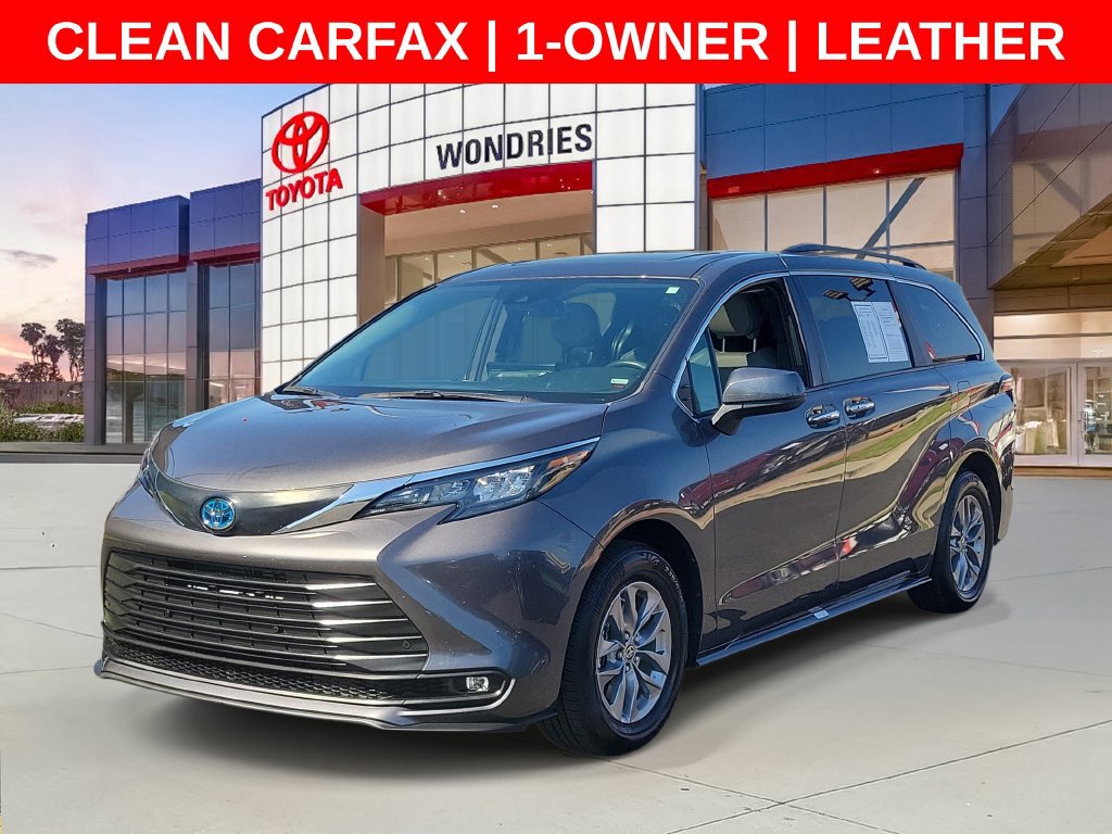 Used 2025 Toyota Sienna XLE FWD image 2