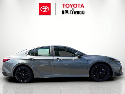 New 2026 Toyota Camry SE FWD image 3