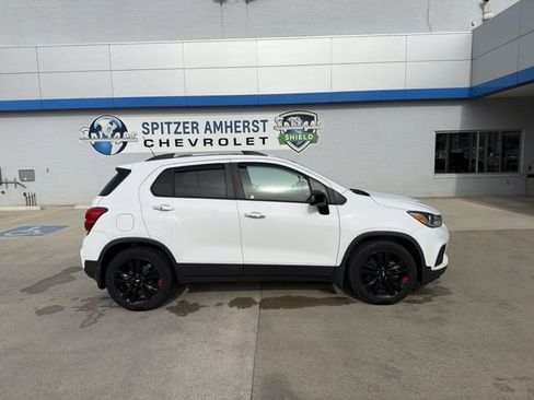 Used 2018 Chevrolet Trax LT w/ Sun & Sound Package FWD image 11