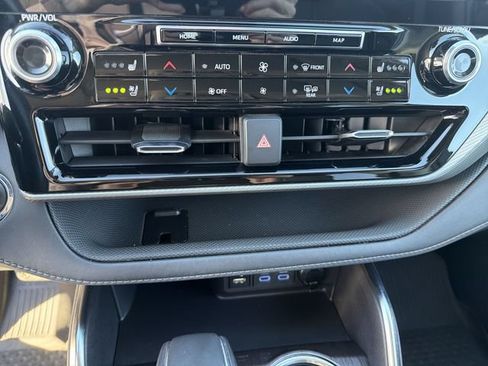 Used 2022 Toyota Highlander Platinum AWD/4WD image 22