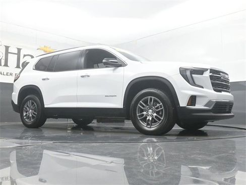 Used 2025 GMC Acadia Elevation image 2