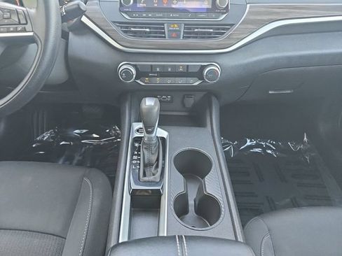 Used 2025 Nissan Altima 2.5 SV FWD image 3
