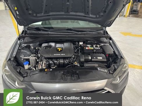 Used 2017 Hyundai Elantra SE image 36