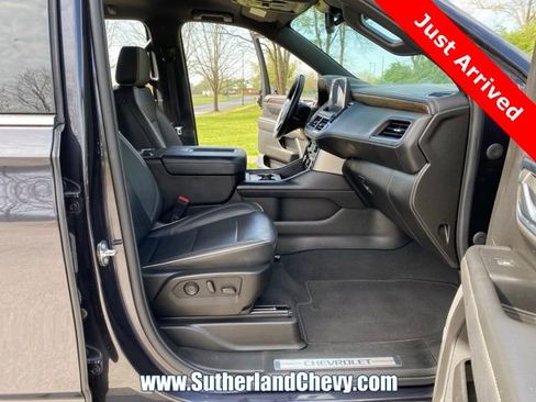 Used 2023 Chevrolet Suburban Premier AWD/4WD image 17