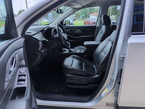 Used 2020 Chevrolet Traverse RS FWD image 11
