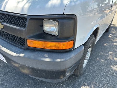 Used 2017 Chevrolet Express 2500 RWD image 15