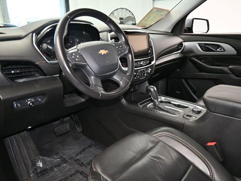 Used 2020 Chevrolet Traverse LT w/ LT Premium Package image 13