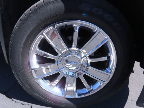 Used 2015 Chevrolet Silverado 1500 High Country image 18