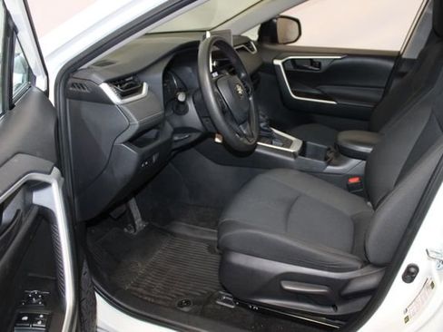 Used 2024 Toyota RAV4 LE AWD/4WD image 7