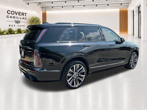 Used 2026 Cadillac Vistiq Luxury w/ LPO, Floor Liner Package AWD/4WD image 10