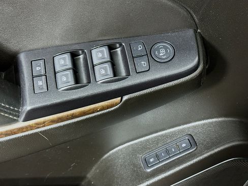 Used 2019 Chevrolet Suburban LT AWD/4WD image 22