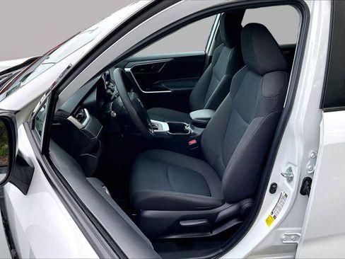 Certified 2023 Toyota RAV4 LE AWD/4WD image 9