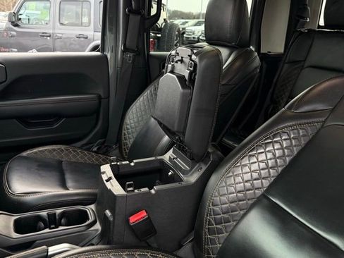 Used 2023 Jeep Gladiator Overland image 32