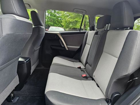 Used 2015 Toyota RAV4 LE AWD/4WD image 17