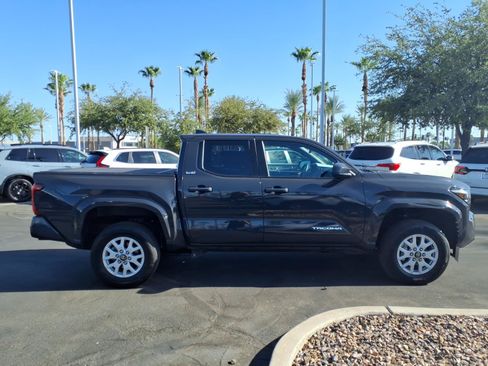 Used 2025 Toyota Tacoma SR5 AWD/4WD image 3