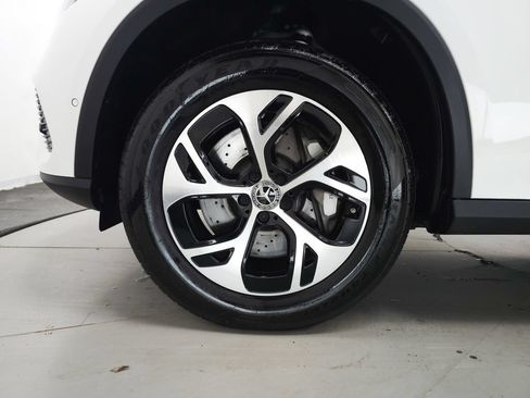 Used 2025 Mercedes-Benz GLC 350e 4MATIC image 32