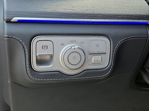 Used 2025 Mercedes-Benz Maybach GLS 600 4MATIC image 27