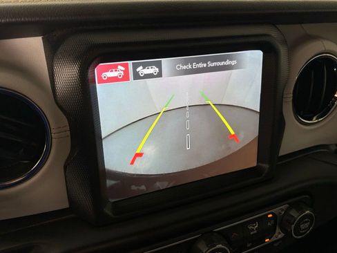 Used 2023 Jeep Wrangler Unlimited Sahara image 25