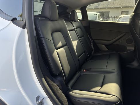 Used 2024 Tesla Model Y Long Range image 36