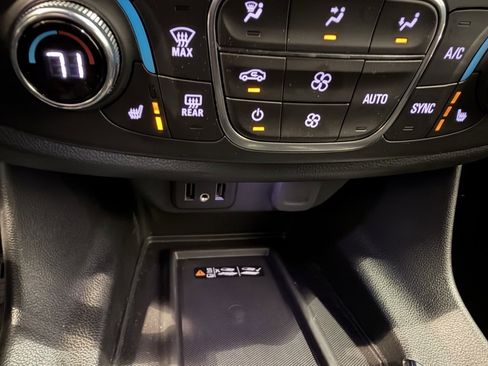 Used 2023 Chevrolet Traverse LT image 17