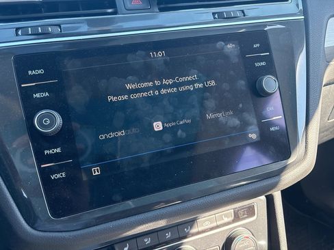 Used 2019 Volkswagen Tiguan SE image 19