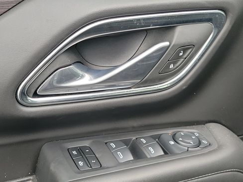 Used 2024 Chevrolet Suburban LT RWD image 8
