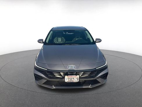 Used 2025 Hyundai Elantra Limited image 4