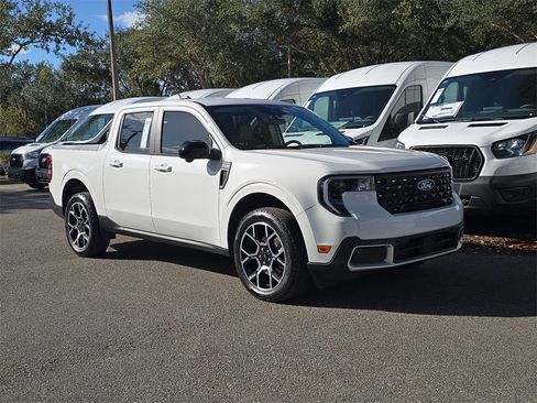 Certified 2025 Ford Maverick Lariat w/ 4K Tow Package image 2