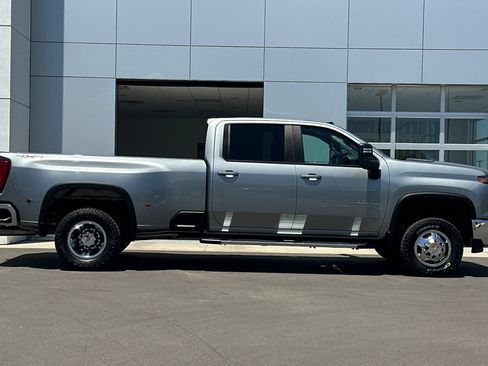 Used 2024 Chevrolet Silverado 3500 LT AWD/4WD image 3