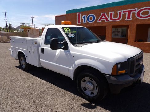 Used 2005 Ford F350 XL image 2