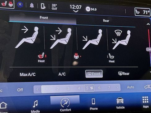 Certified 2024 Chrysler Pacifica Touring-L image 30