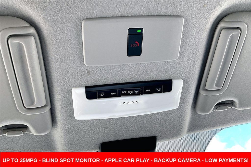 Used 2023 Nissan Kicks SR w/ SR Premium Package FWD image 19