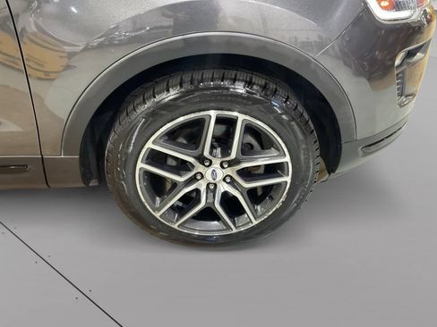 Used 2018 Ford Explorer Sport AWD/4WD image 4