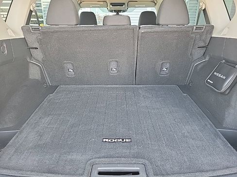 Used 2022 Nissan Rogue SV image 20