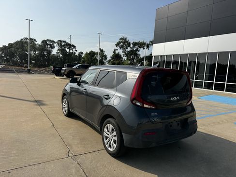 Certified 2022 Kia Soul LX FWD image 23