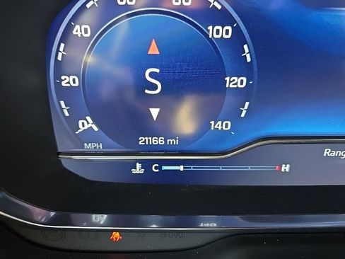 Used 2024 Chevrolet Suburban LT w/ Luxury Package image 24