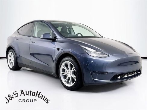 Used 2023 Tesla Model Y Long Range image 1