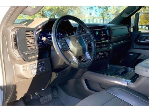 Used 2024 Chevrolet Silverado 2500 ZR2 w/ Technology Package image 16