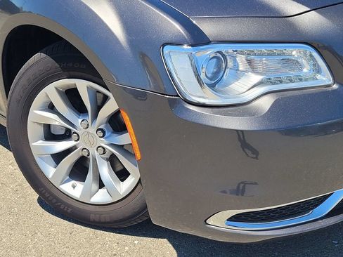 Used 2023 Chrysler 300 Touring RWD image 9