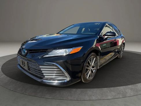 Used 2023 Toyota Camry XLE image 1