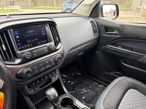 Used 2022 Chevrolet Colorado Z71 AWD/4WD image 23