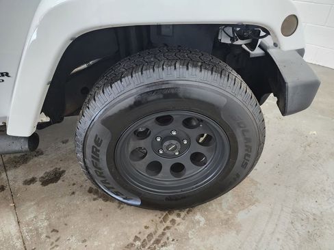 Used 2015 Jeep Wrangler Unlimited Sport w/ Connectivity Group image 35