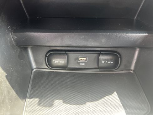Used 2024 Kia Soul LX w/ Option Group 015 FWD image 17