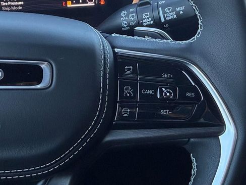 New 2025 Jeep Grand Cherokee Overland w/ Luxury Tech Group IV AWD/4WD image 20