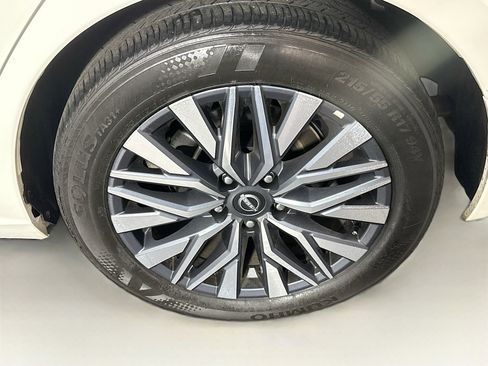 Used 2025 Nissan Altima 2.5 SV image 11