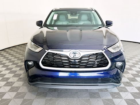 Used 2022 Toyota Highlander XLE FWD image 8